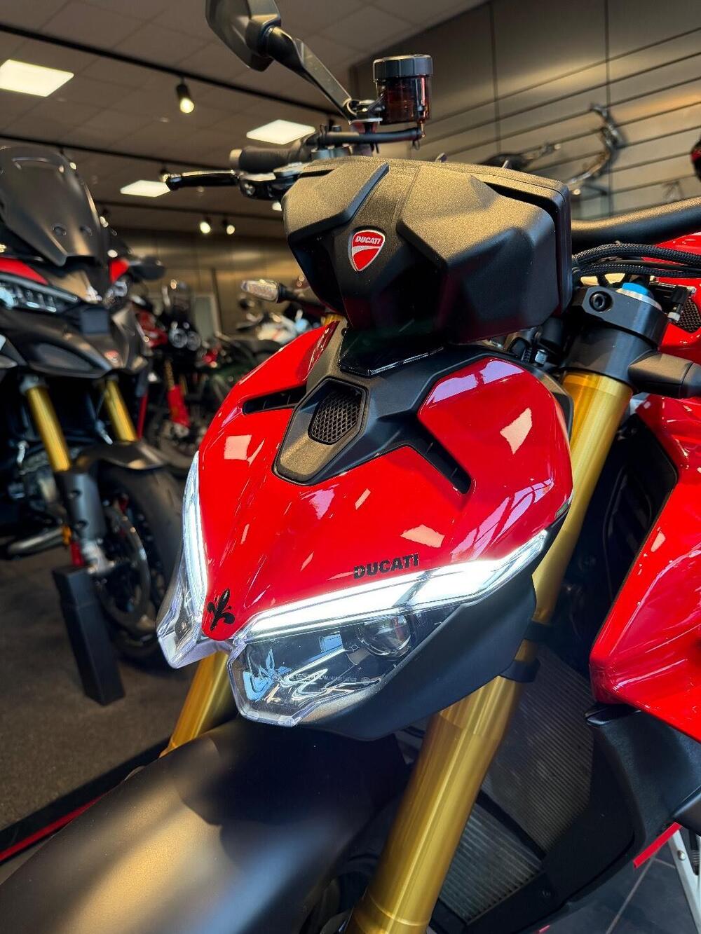 Ducati Streetfighter V4 S (2025) (10)