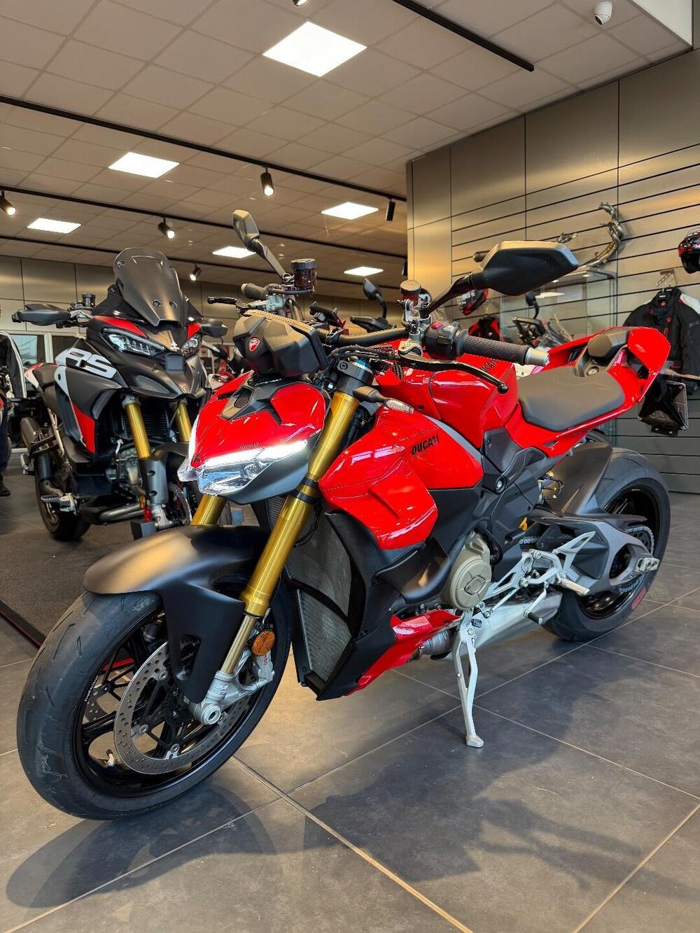 Ducati Streetfighter V4 S (2025) (20)