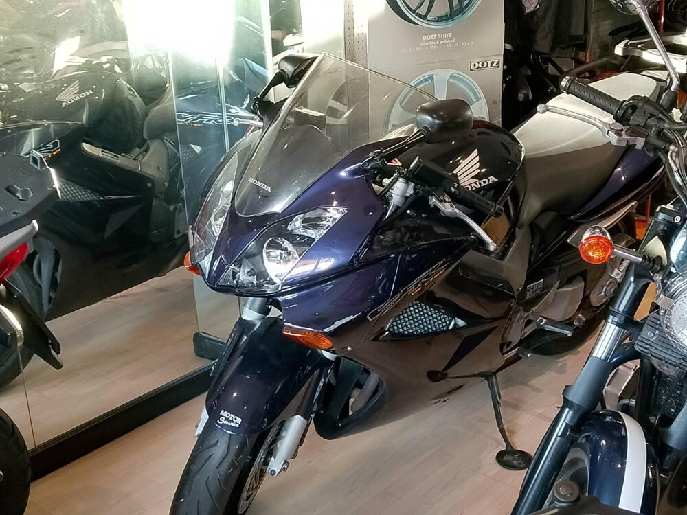 Honda VFR 800 (2002 - 05)