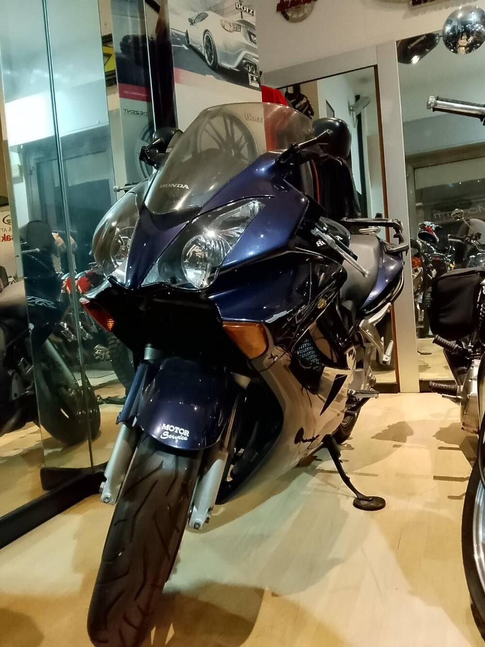 Honda VFR 800 (2002 - 05) (4)