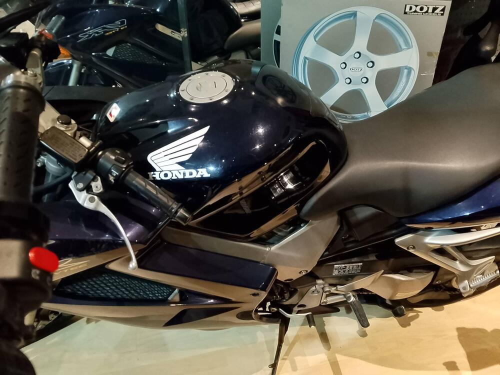 Honda VFR 800 (2002 - 05) (7)