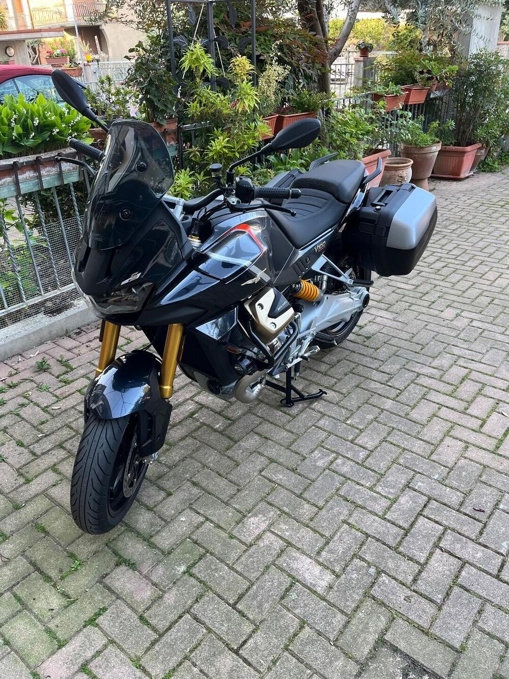 Moto Guzzi V100 Mandello S (2022 - 24)