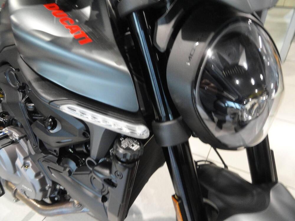 Ducati Monster 937 + (2021 - 25) (3)