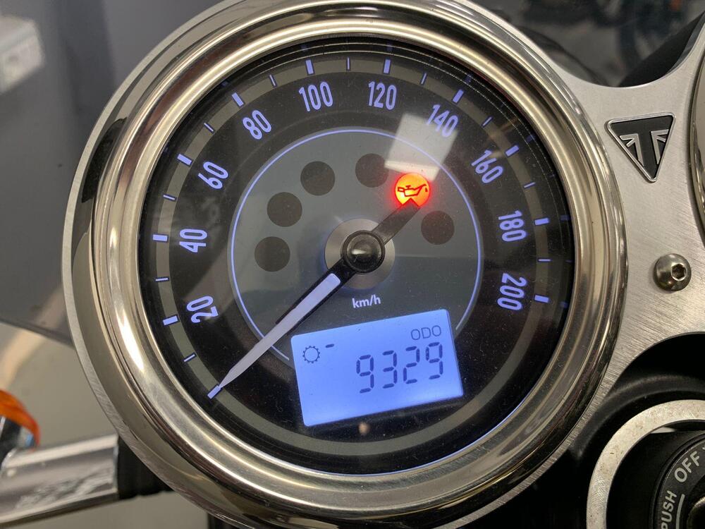 Triumph Bonneville T120 (2021 - 25) (6)