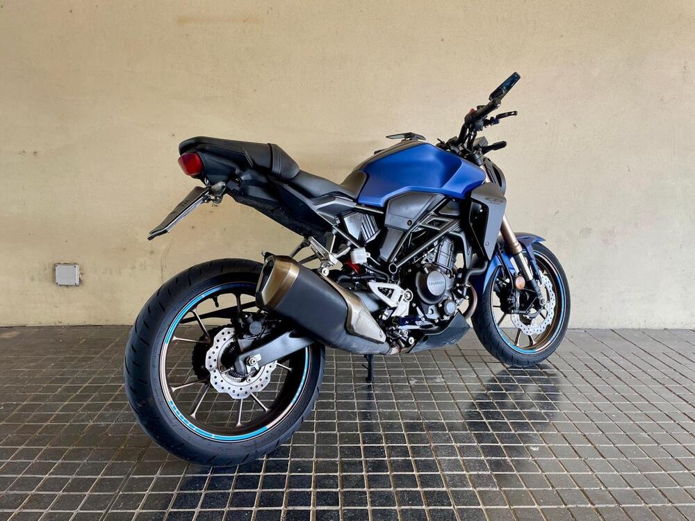 Honda CB 300 R (2022 - 25) (4)