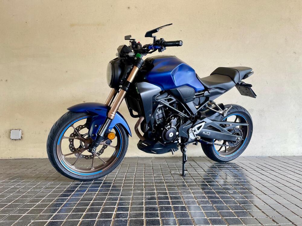 Honda CB 300 R (2022 - 25) (7)