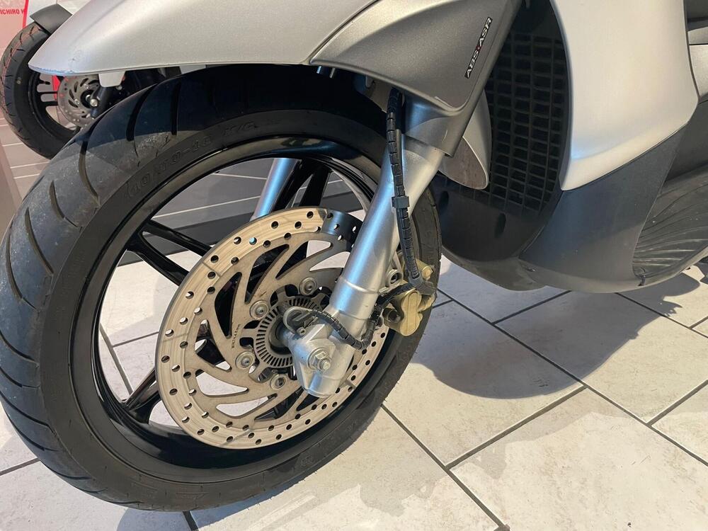 Piaggio Beverly 350 ABS (2016 - 20) (3)