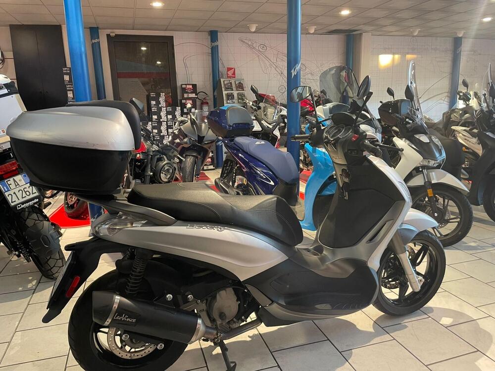 Piaggio Beverly 350 ABS (2016 - 20) (7)