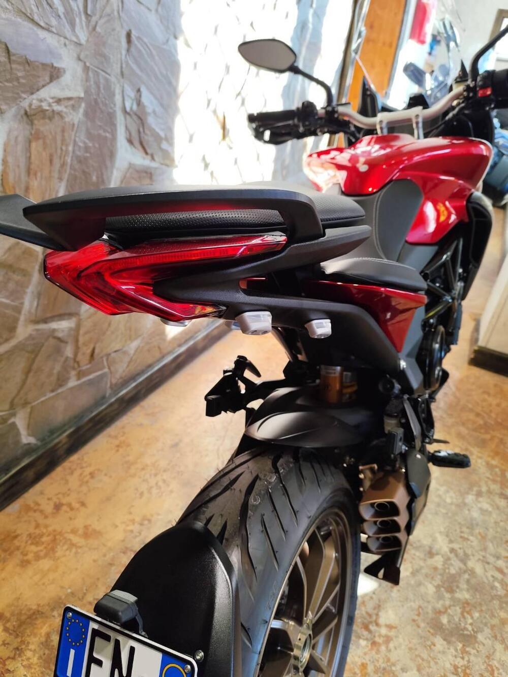 MV Agusta Turismo Veloce 800 Lusso SCS (2021 - 26) (15)