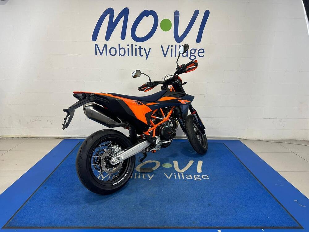 KTM 690 SMC R (2026) (2)