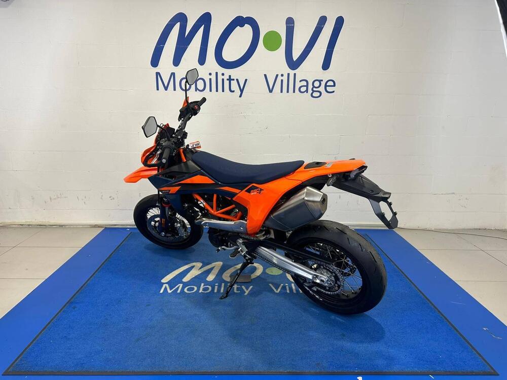 KTM 690 SMC R (2026) (4)