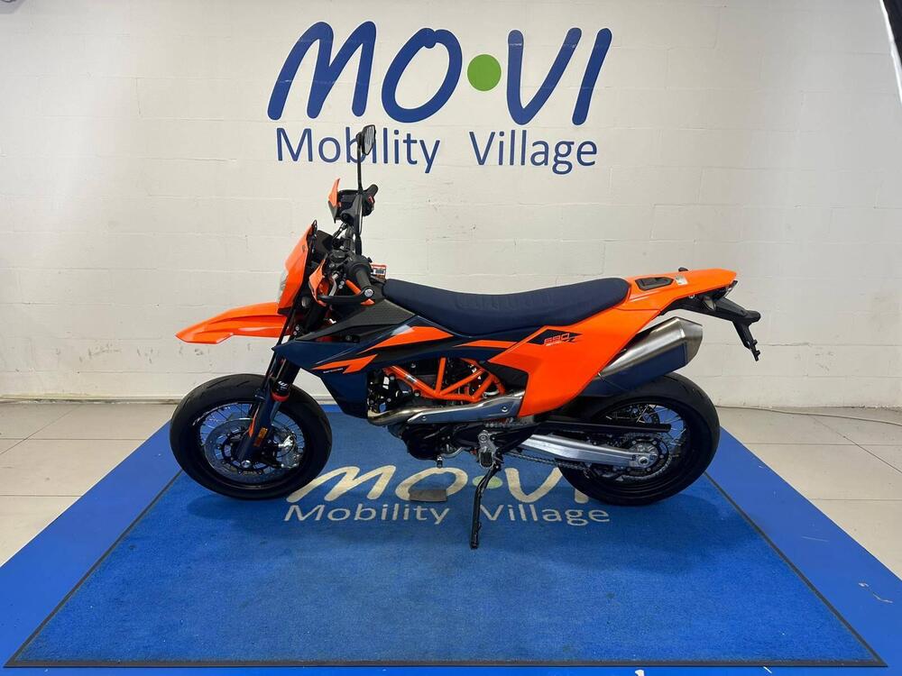 KTM 690 SMC R (2026) (5)