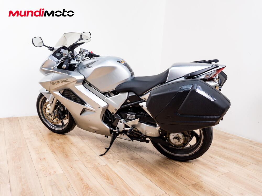 Honda VFR 800 (2002 - 05) (6)