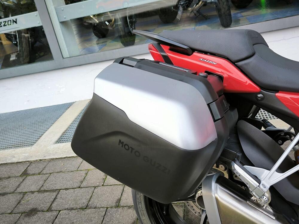 Moto Guzzi V100 Mandello S (2022 - 24) (15)