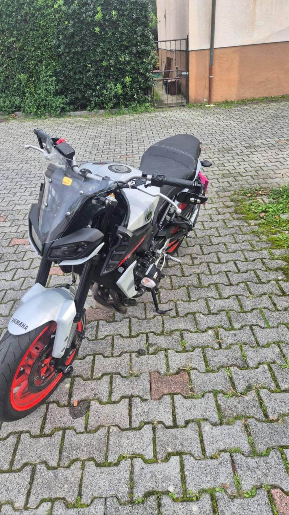 Yamaha MT-09 (2017 - 20) (4)