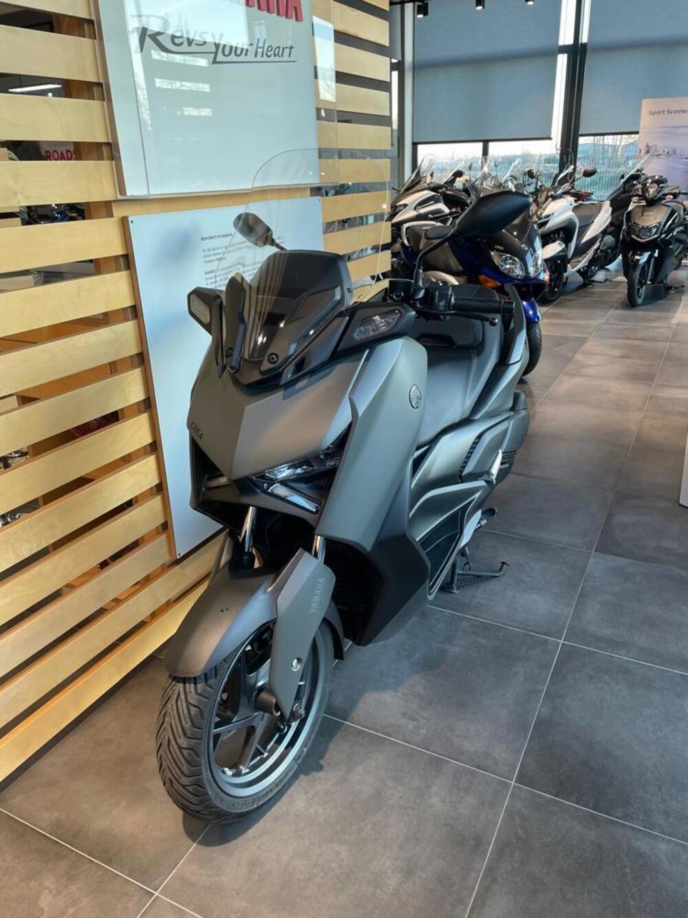 Yamaha X-Max 300 (2025) (4)
