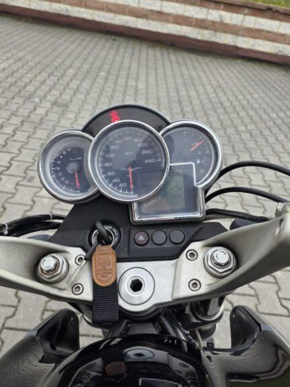 Moto Guzzi Breva 850 (2006 - 11) (7)