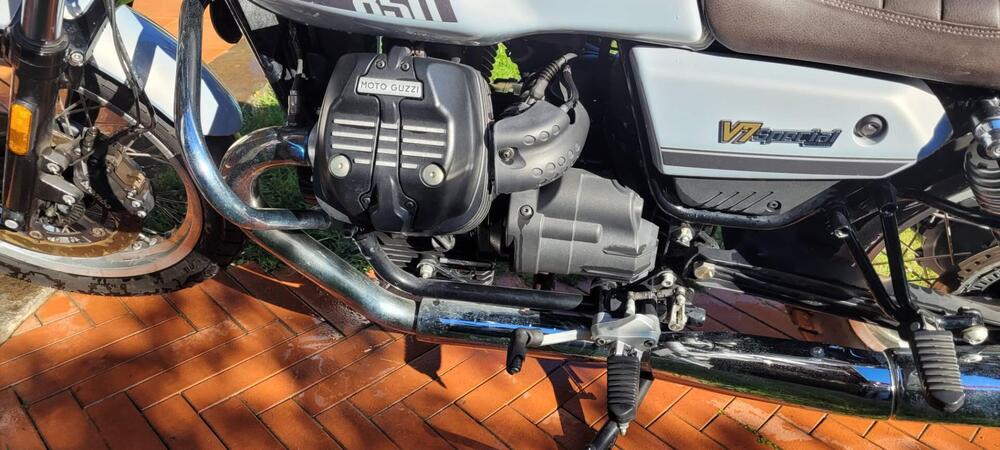 Moto Guzzi V7 Special (2021 - 24) (3)