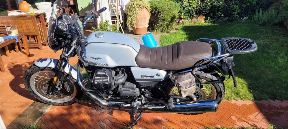 Moto Guzzi V7 Special (2021 - 24) (4)