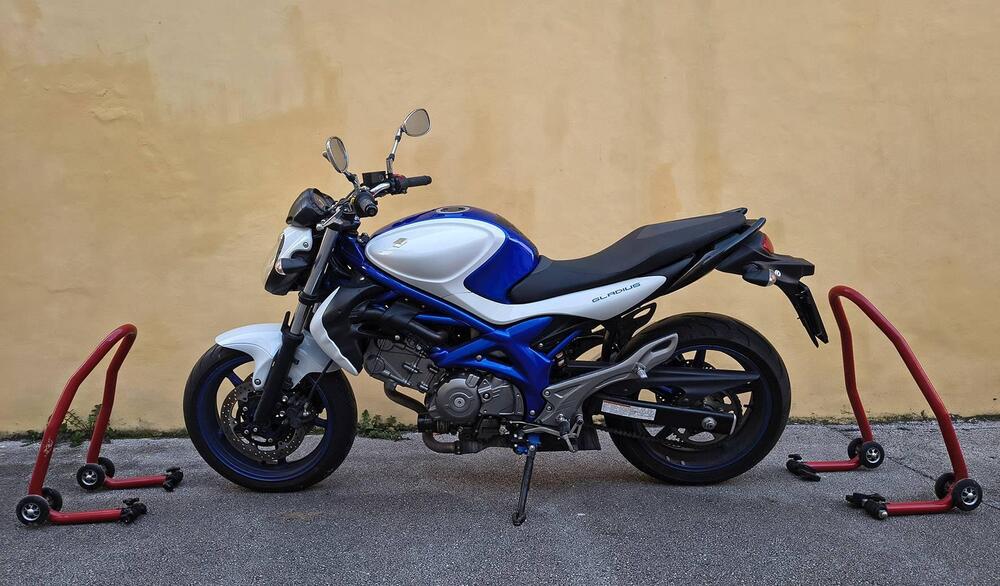 Suzuki Gladius 650 SFV (2009 - 15) (3)