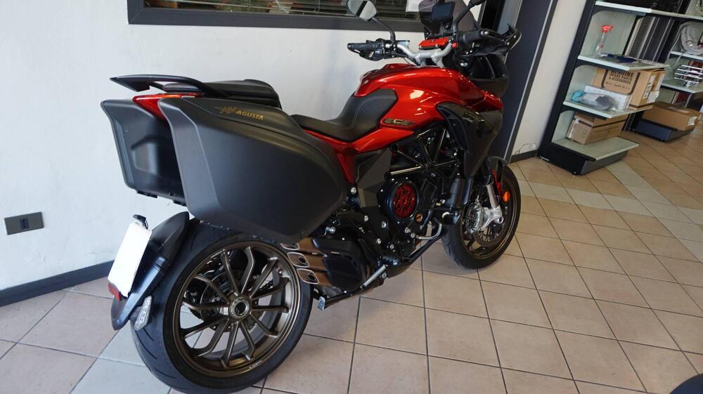 MV Agusta Turismo Veloce 800 RC SCS (2021 - 22) (2)