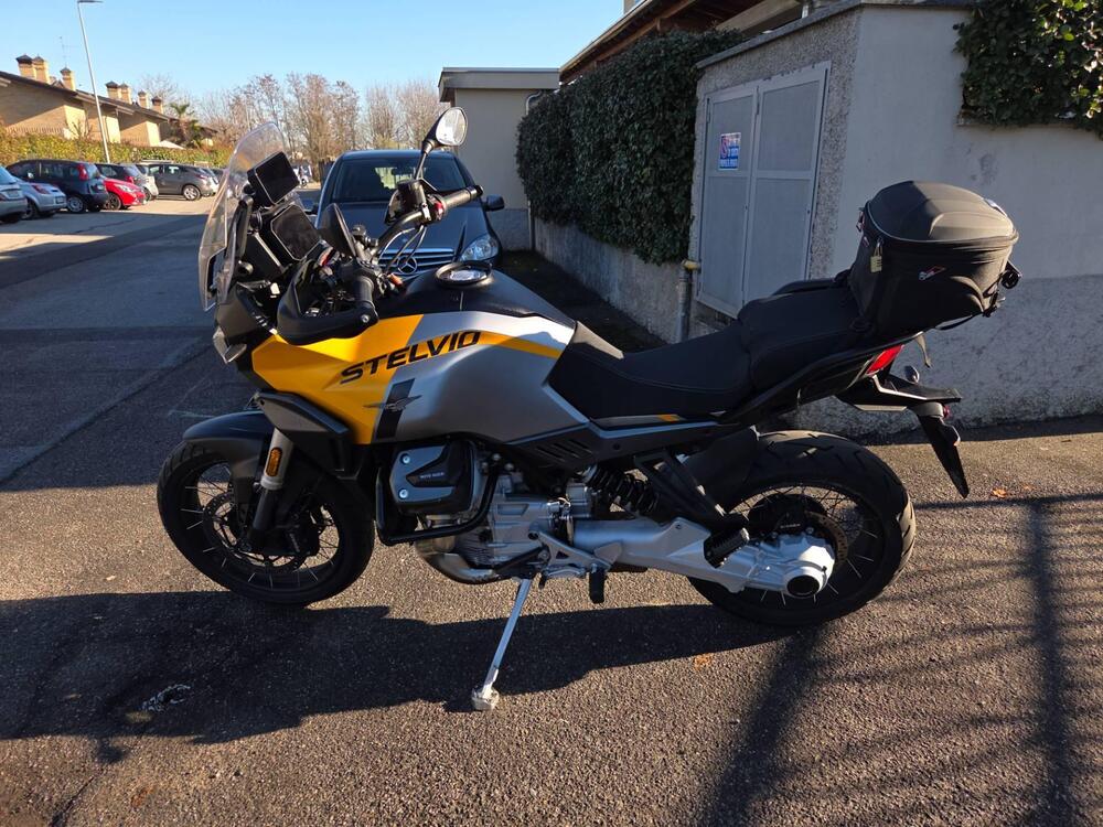 Moto Guzzi Stelvio (2024 - 25)