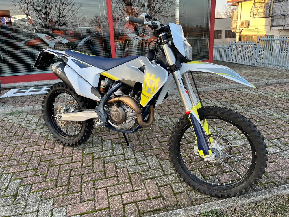 Husqvarna FE 450 (2022) (2)