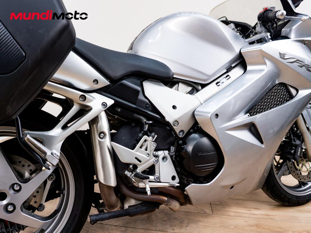 Honda VFR 800 (2002 - 05) (2)