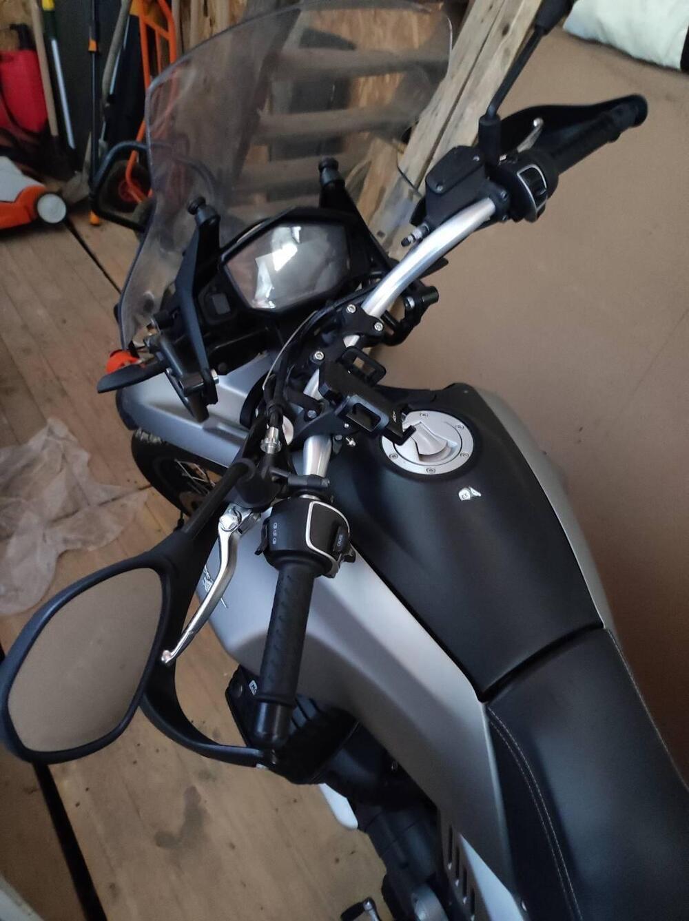 Moto Guzzi V85 TT (2019 - 20) (4)