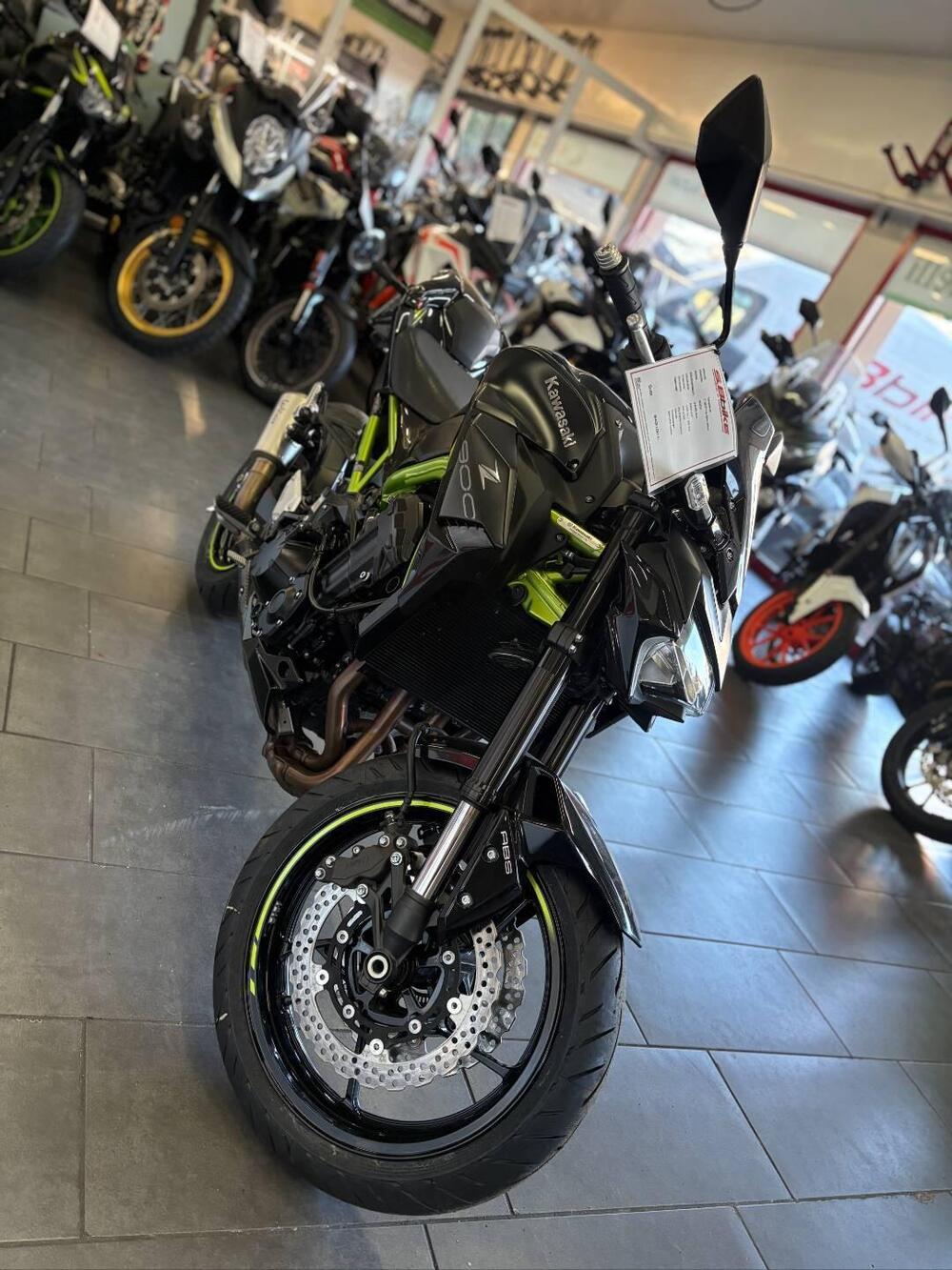 Kawasaki Z 900 Performance (2021 - 24) (5)