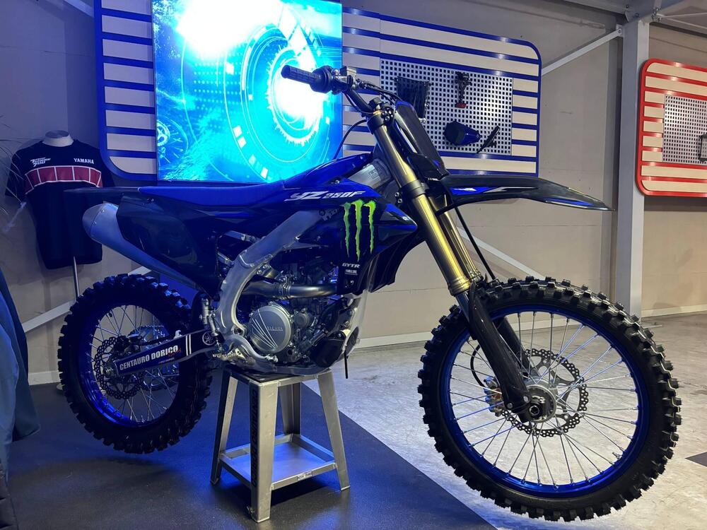 Yamaha YZ 250 F Monster Energy Yamaha Racing Edition (2025) (2)