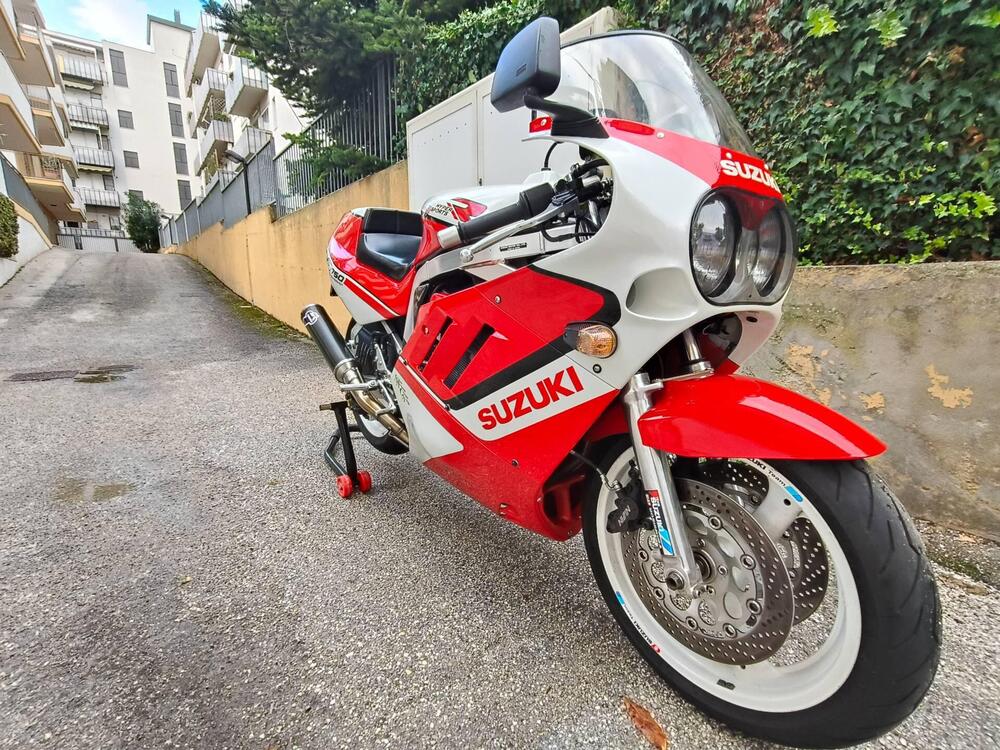 Suzuki GSX R 750 (1988 - 89) (3)