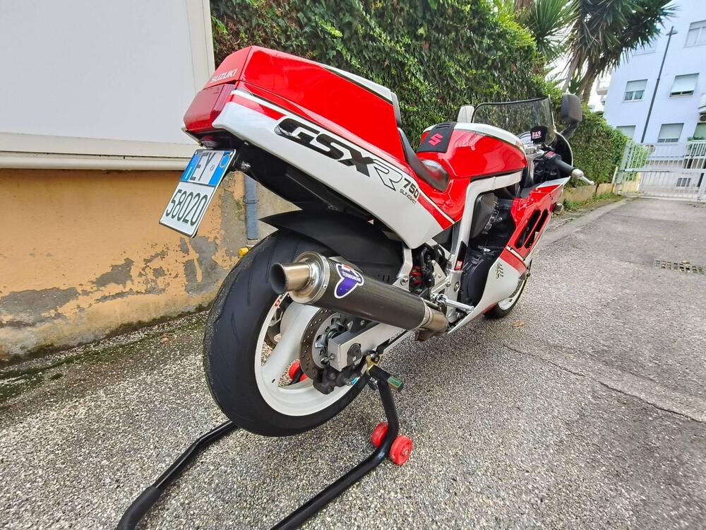 Suzuki GSX R 750 (1988 - 89) (4)