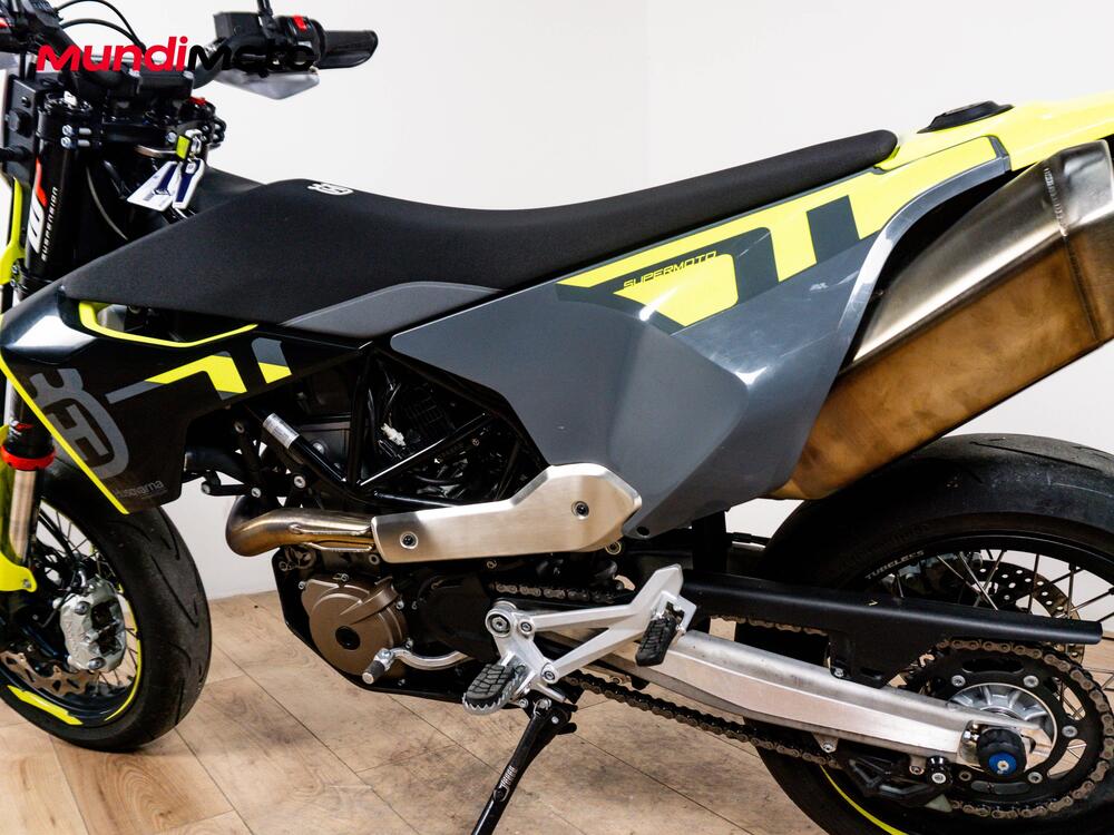 Husqvarna 701 Supermoto (2022) (10)