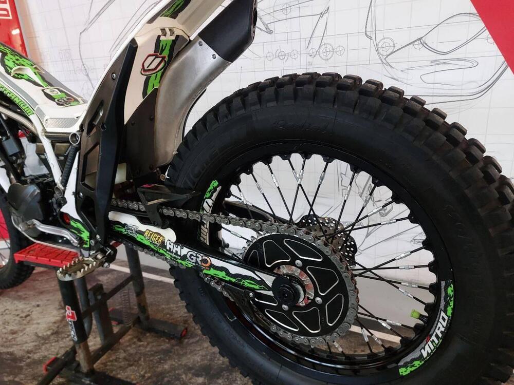 Vertigo Nitro 300 (2023 - 24) (7)