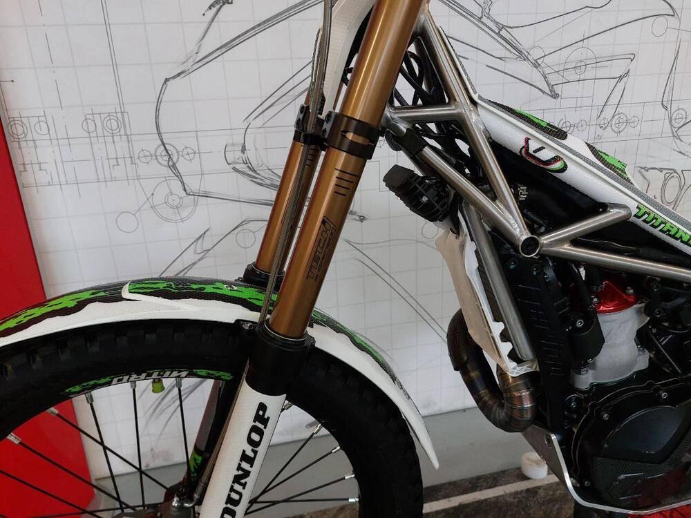 Vertigo Nitro 300 (2023 - 24) (9)