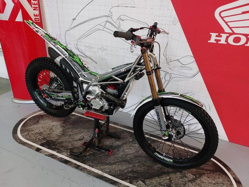 Vertigo Nitro 300 (2023 - 24) (10)