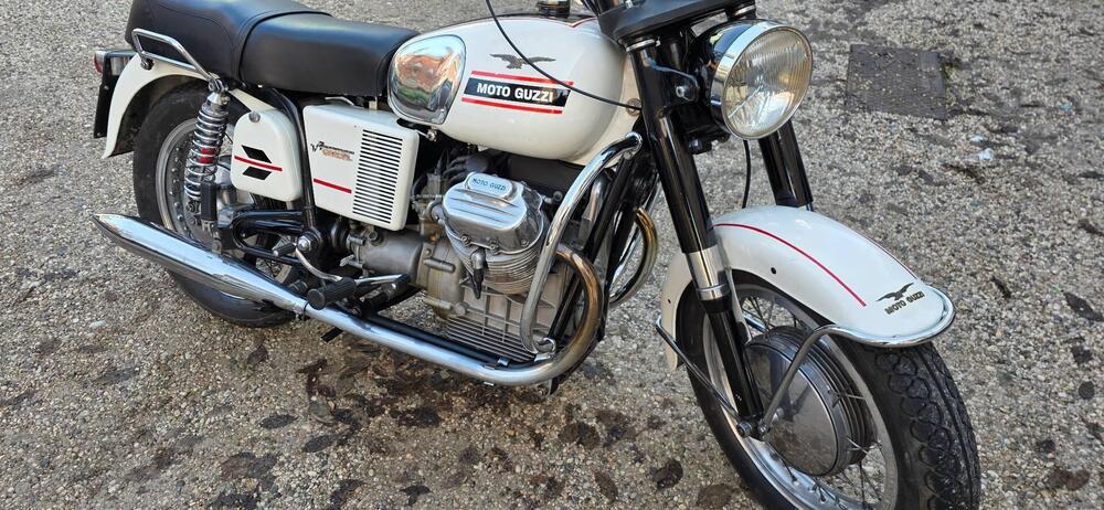 Moto Guzzi V7 SPECIAL (7)
