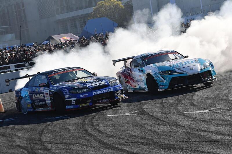 Spettacoli di drift al Tokyo Auto Salon 2025