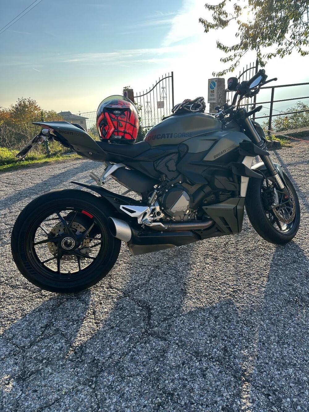 Ducati Streetfighter V2 955 Green (2022 - 23) (3)