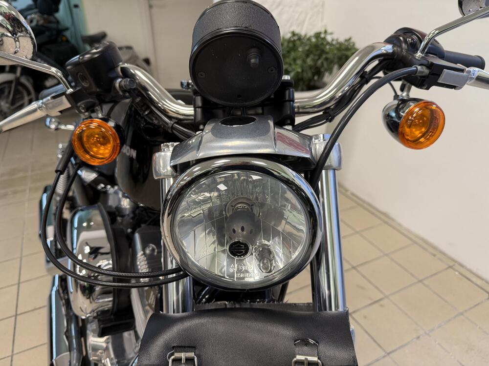 Harley-Davidson 883 Custom (2008 - 12) - XL 883C (3)