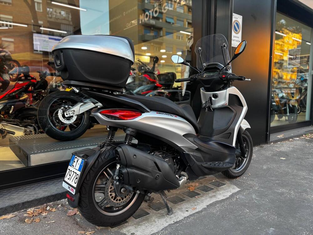 Piaggio Beverly 300 S ABS-ASR (2021 - 25) (12)