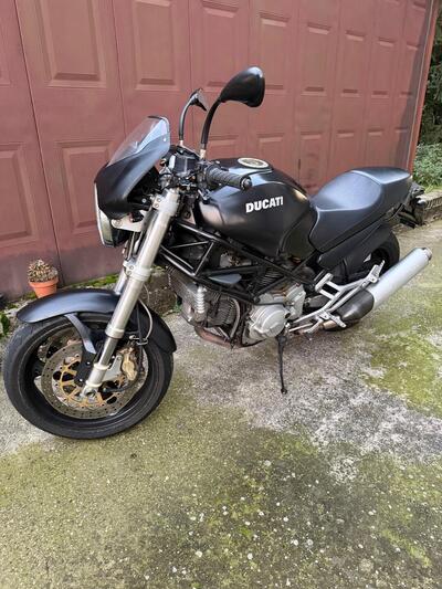 Ducati Monster 750 Dark (1999 - 02) usata