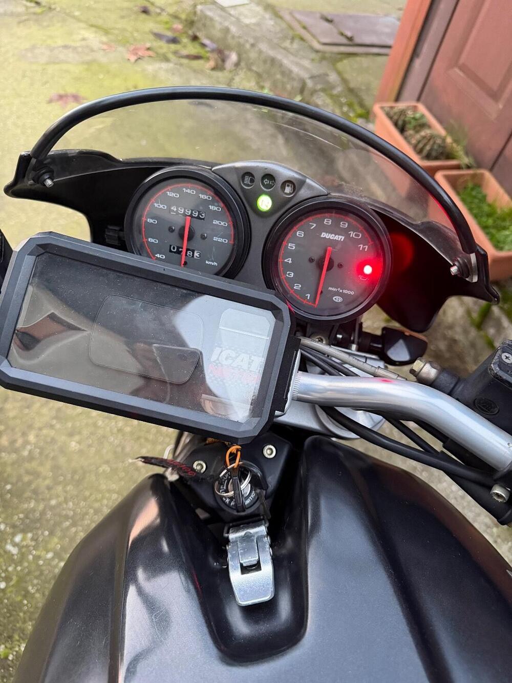 Ducati Monster 750 Dark (1999 - 02) (5)