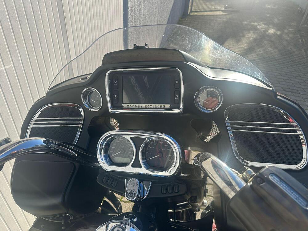 Harley-Davidson 107 Road Glide Ultra (2017 - 18) - FLTRU (14)