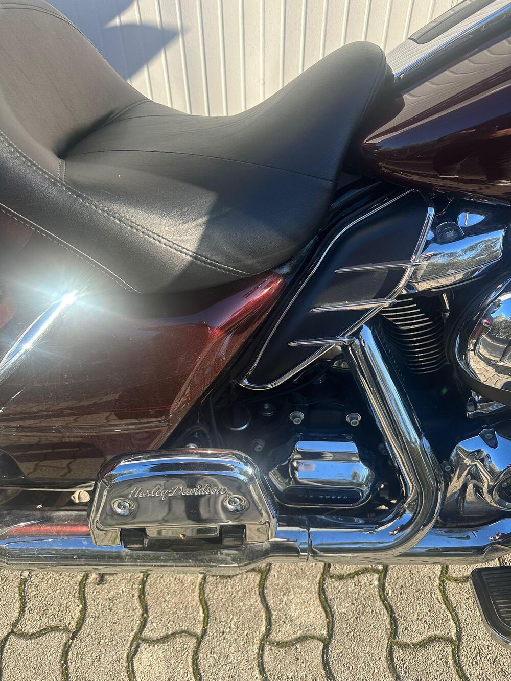 Harley-Davidson 107 Road Glide Ultra (2017 - 18) - FLTRU (12)