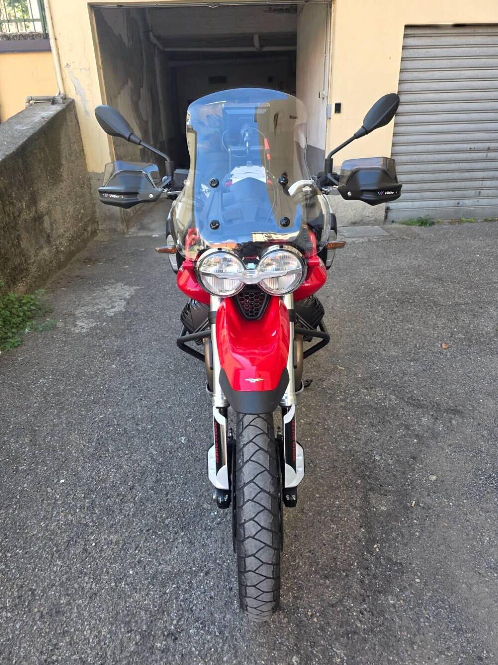 Moto Guzzi V85 TT Evocative Graphics (2021 - 23) (3)