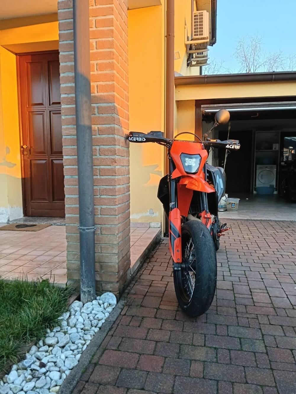 KTM 690 SMC R (2021 - 22) (2)