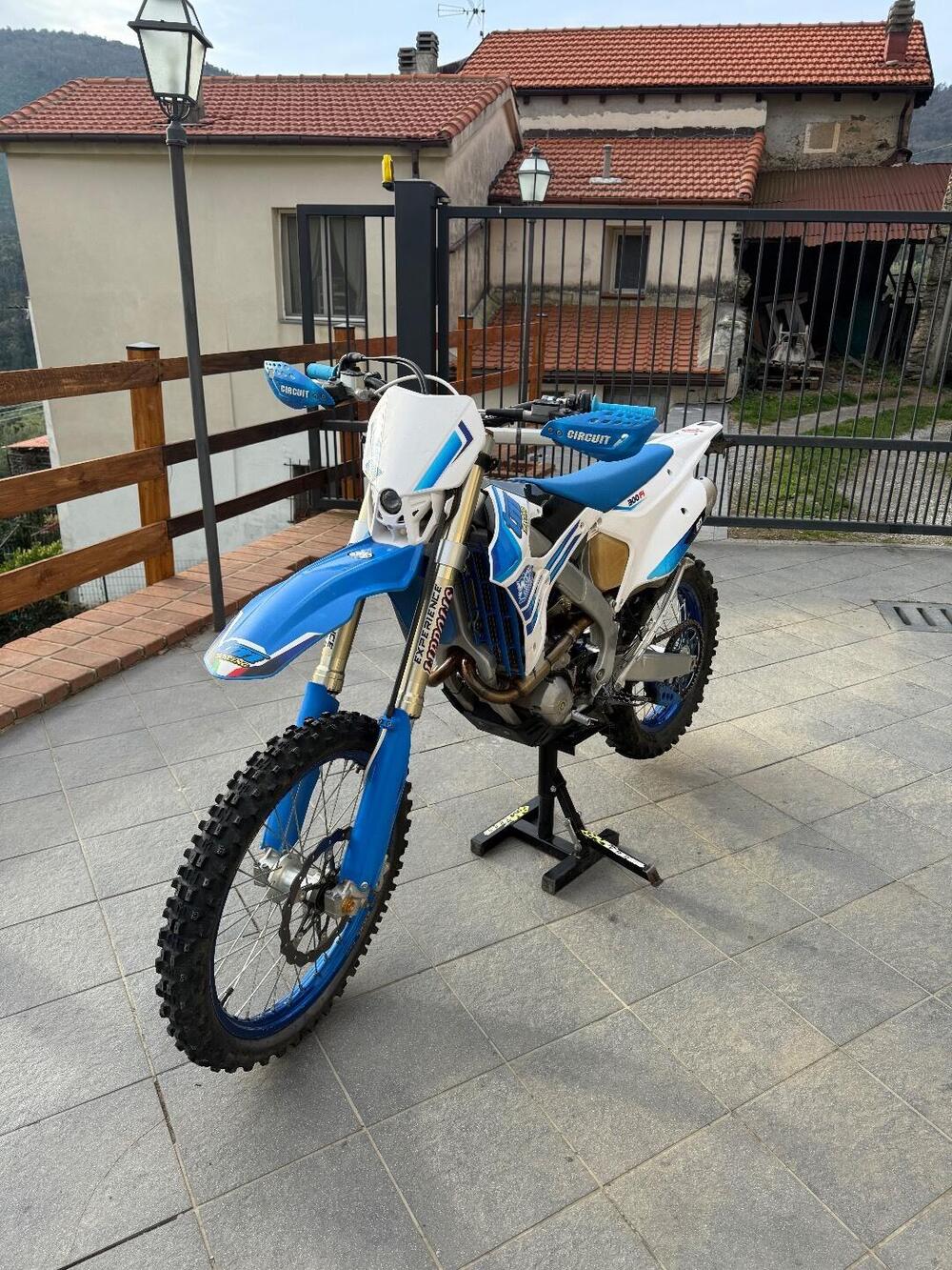 Tm Moto EN 300 ES Fi 4T (2023) (5)