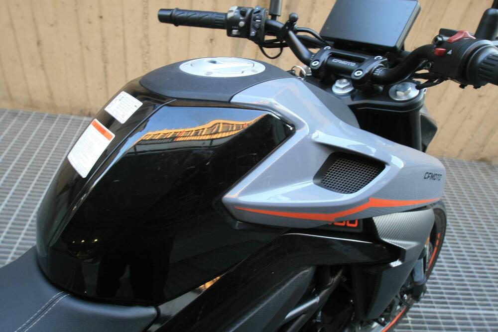 CFMOTO 300NK (2021 - 25) (3)